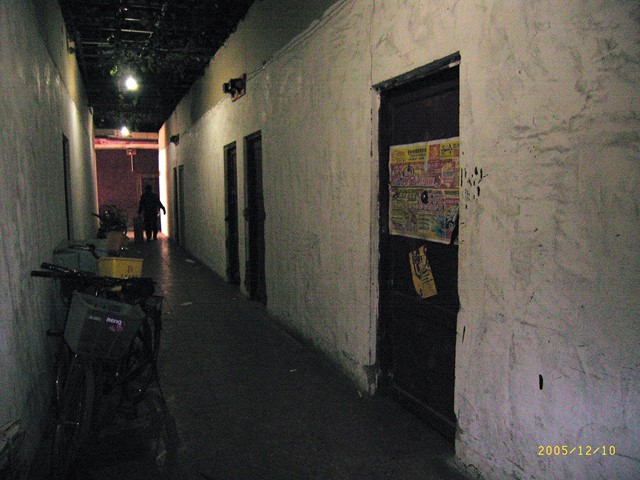 s-051210電脳街DVD店 001